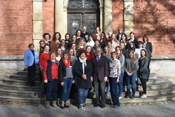 Alle Teilnehmerinnen, Juroren und die Schulleitung